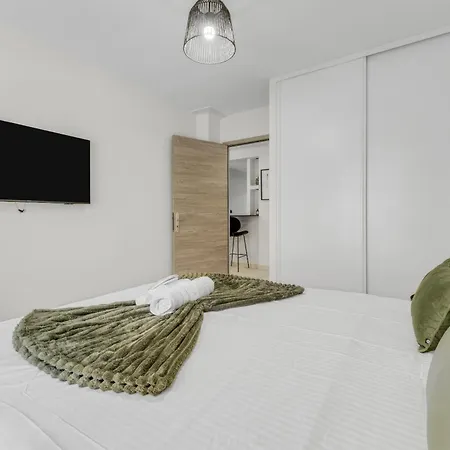 Modern 2 Chambres - Jardin - Rue Du Martinez *