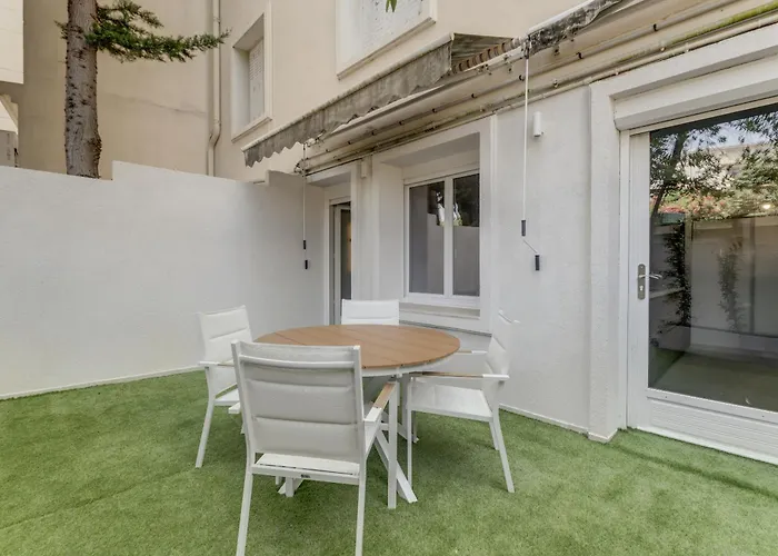 Modern 2 - Jardin - Rue Du Martinez Daire *