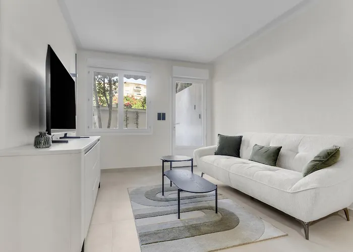 Modern 2 - Jardin - Rue Du Martinez Daire *